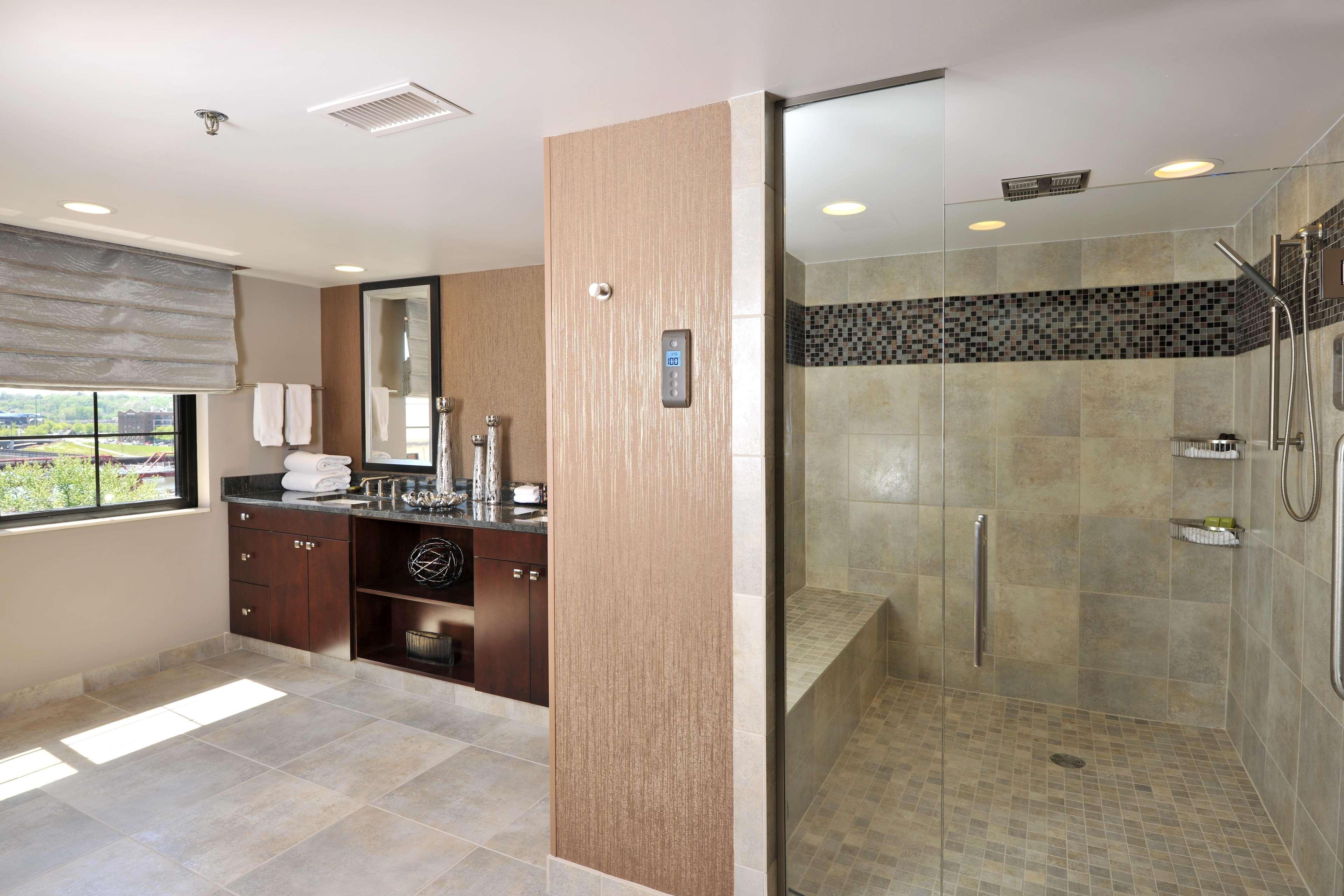 Embassy Suites Des Moines Downtown Kamer foto
