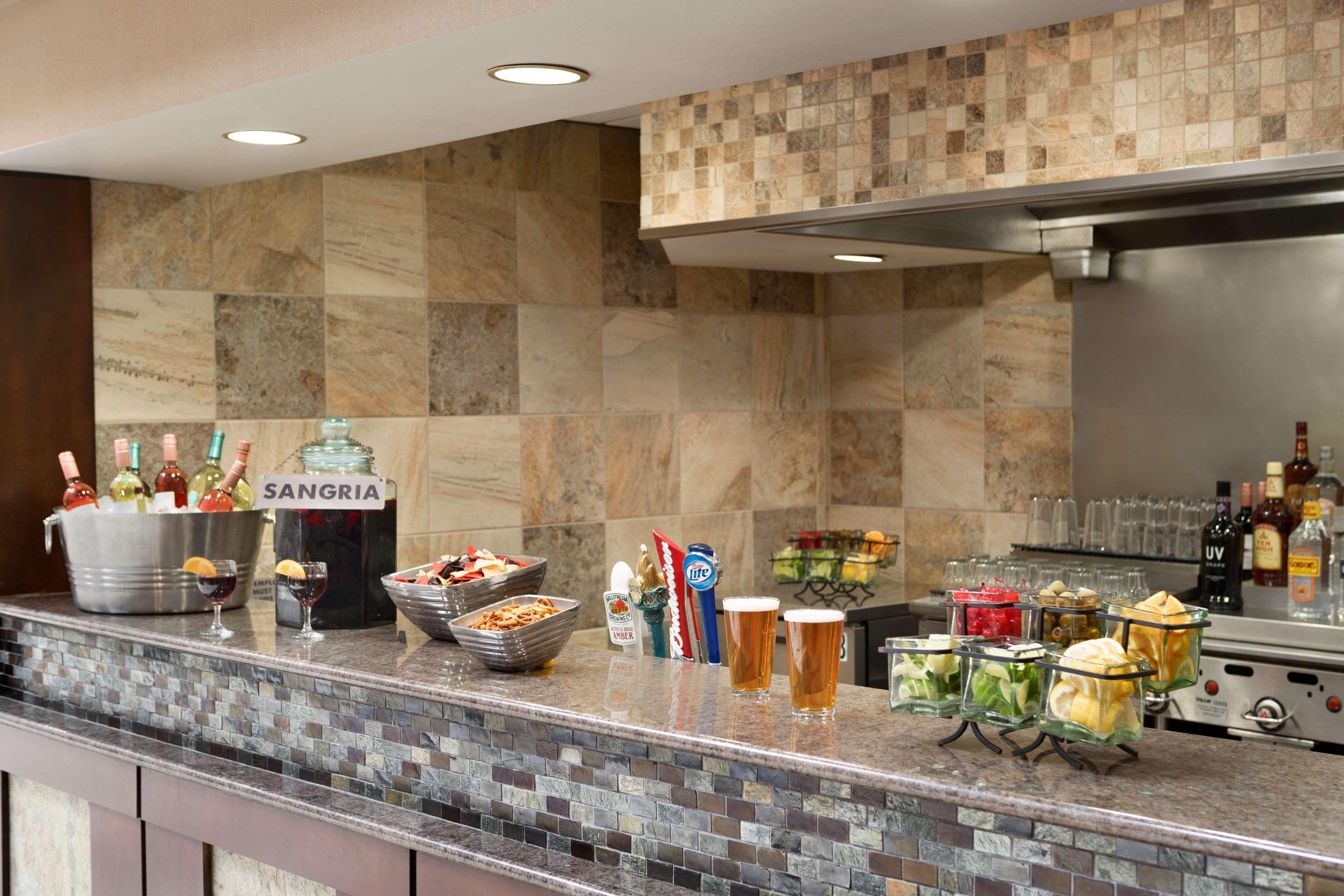 Embassy Suites Des Moines Downtown Buitenkant foto
