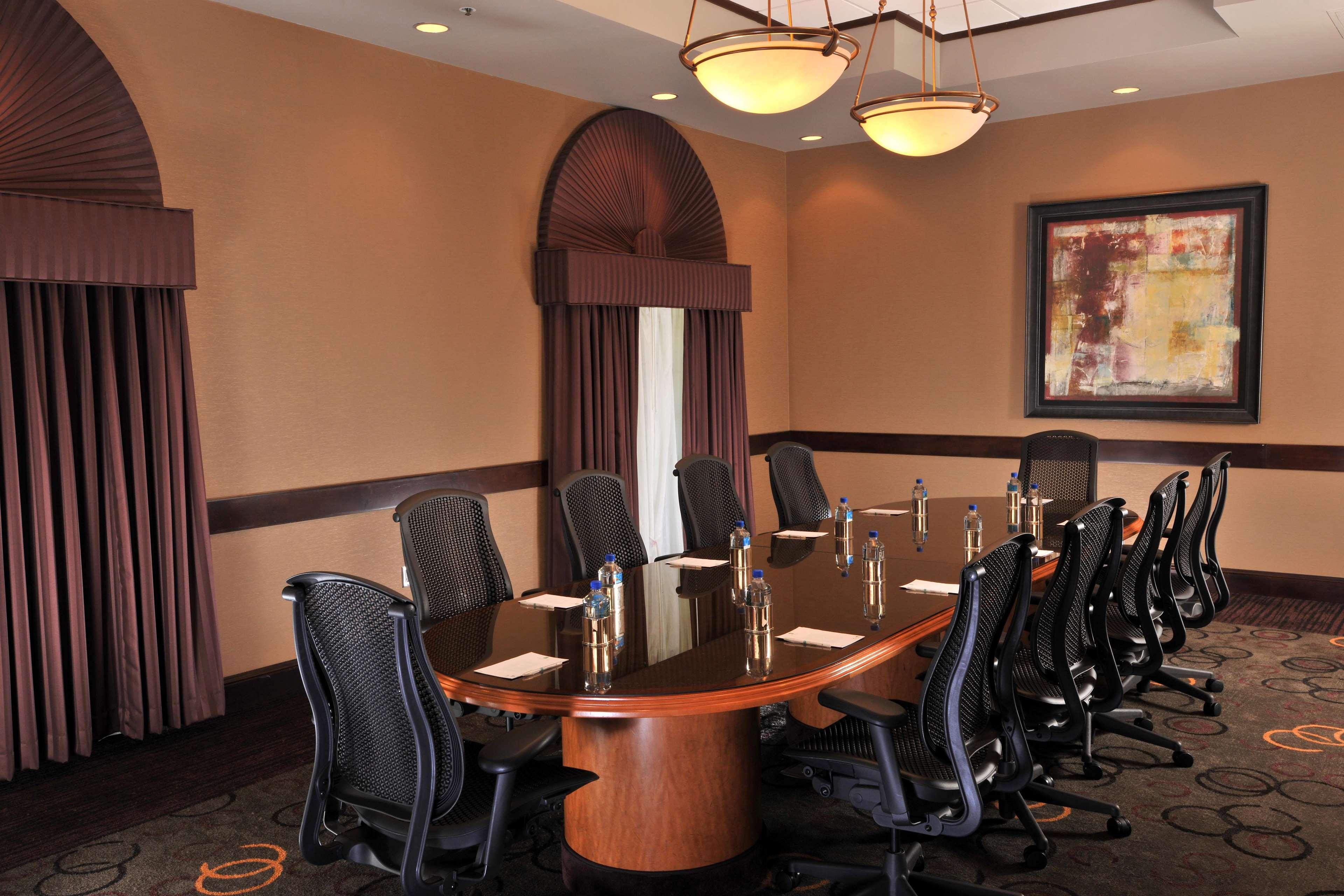 Embassy Suites Des Moines Downtown Zakenleven foto