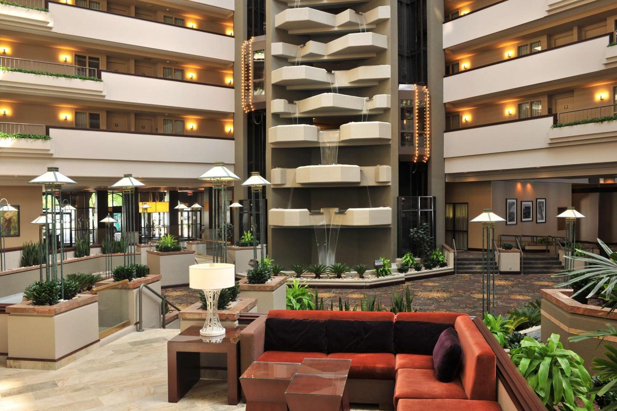 Embassy Suites Des Moines Downtown Buitenkant foto