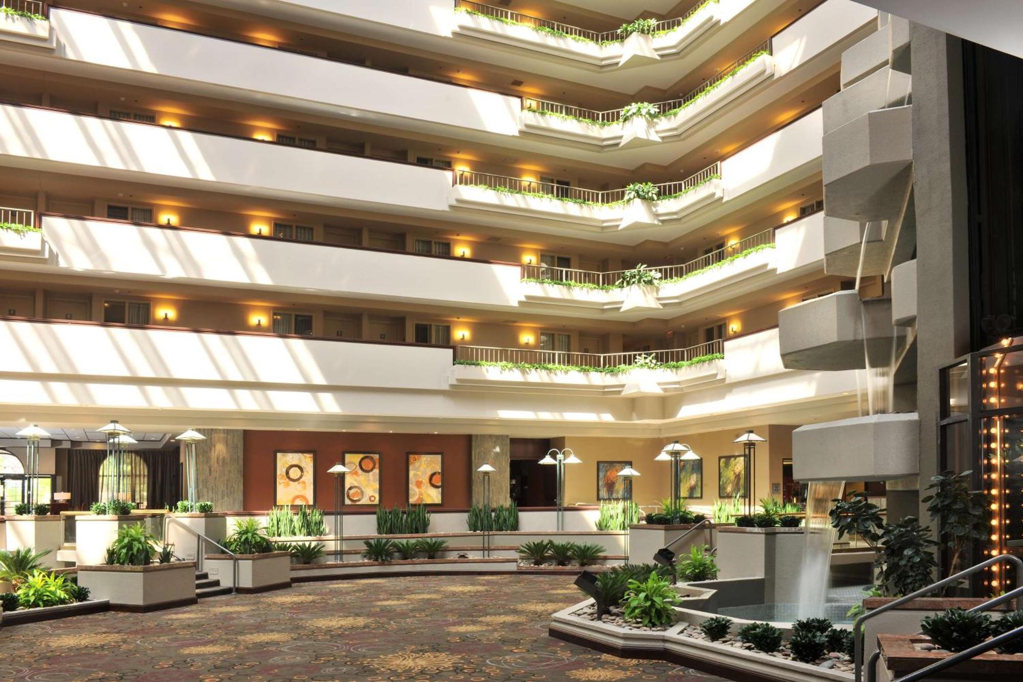 Embassy Suites Des Moines Downtown Buitenkant foto
